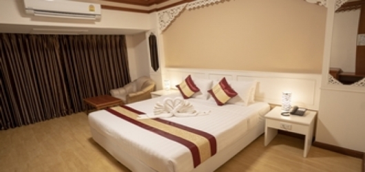 DELUXE ROOM