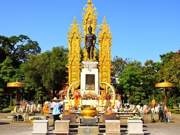 King Mengrai Monument